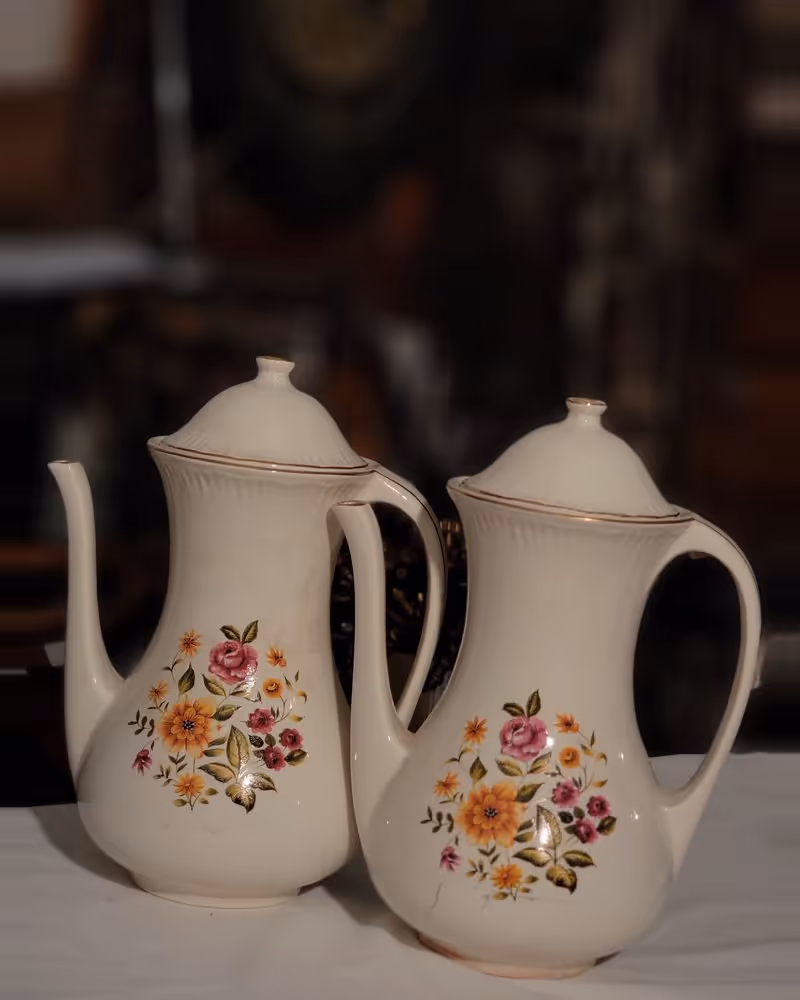Deux cafetières à décor floral, Digoin & Sarreguemines — Années 1950