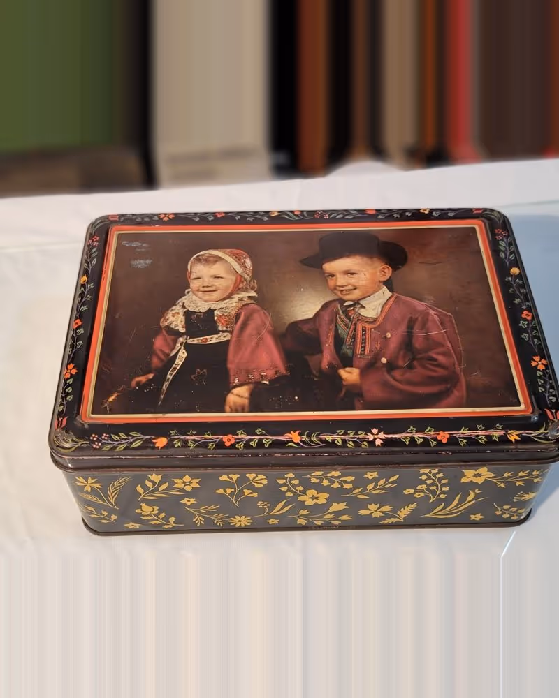 Ancienne boite à gâteau