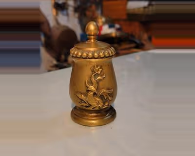 Moulin à poivre en bronze
