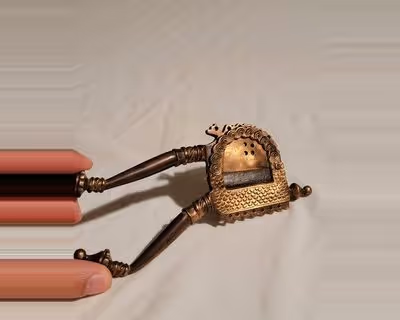 Vieux coupe-noix de bétel en laiton indien